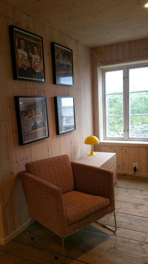 Lysvoldbrygga Bed & Breakfast Henningsvaer Exterior photo
