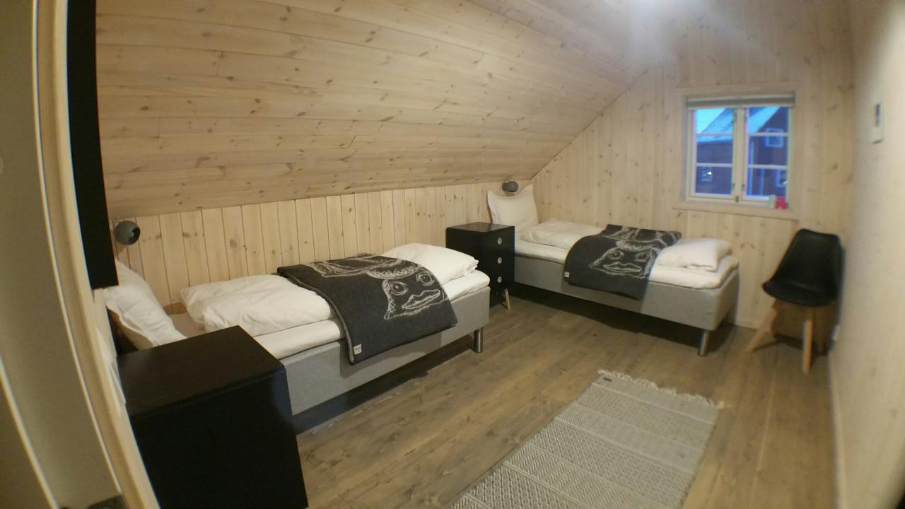 Lysvoldbrygga Bed & Breakfast Henningsvaer Exterior photo